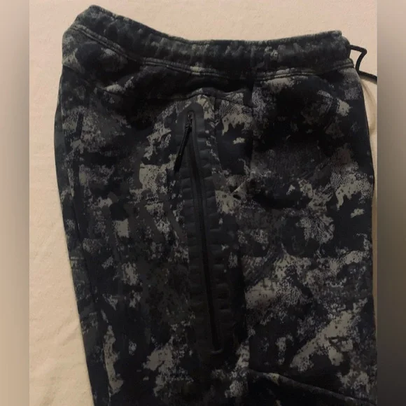 Nike Men’s Black and Gray Patterned Joggers, Medium, NWOT - Picture 9 of 16